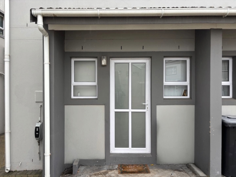 2 Bedroom Property for Sale in Eersterivier Western Cape